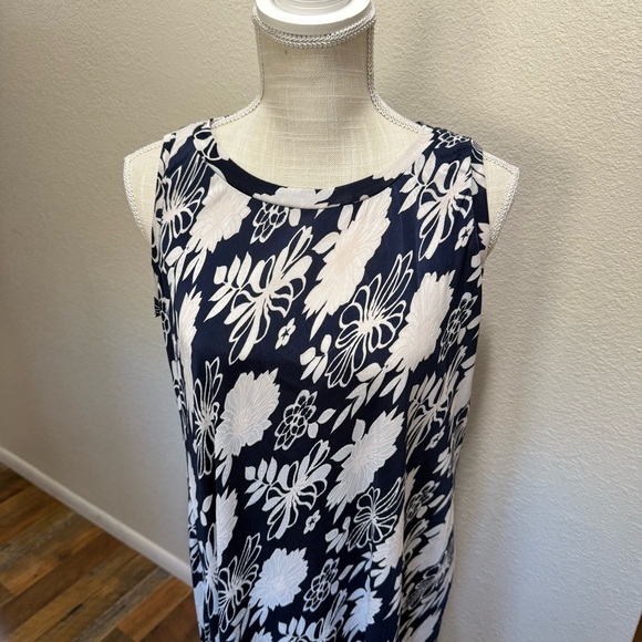 Candalite Dresses & Skirts - Candalite Women’s Dress - Stretch - Navy Blue & White - Floral - Size Med